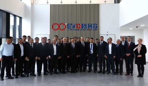 烏茲別克斯坦商務(wù)代表團蒞臨雙環(huán)傳動匈牙利子公司EVORING考察交流